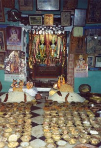 Annukut offering at a temple in Radha Kunda