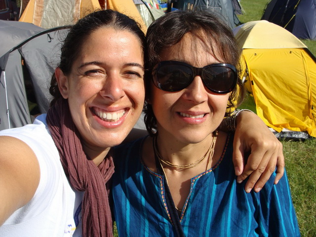 Saraswati DD (right) from Venezuela leads the team of therapists. On the left is Malini DD from Malta, practising Ayurvedic Massage and Indian Head Massage.